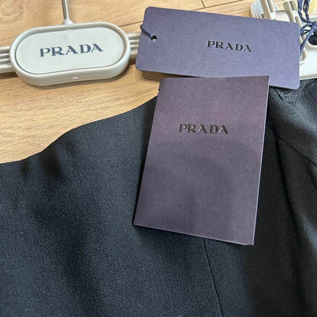 専門店では プラダ PRADA タグ付き新品 - PRADA フレアスカート 黒 ブラック スカート