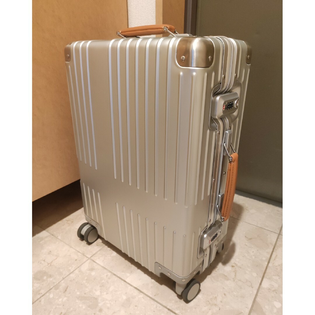 新品・未使用】innovator スーツケース アルミ 36L クールグレー 新品・未使用】innovator スーツケース アルミ 36L クールグレー