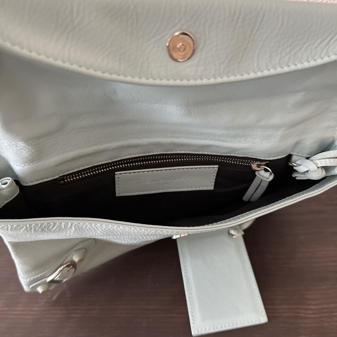 【即出荷】 BALENCIAGA - バレンシアガ パステルグリーン クラッチバッグの バッグ