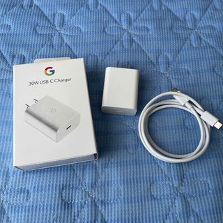 グーグル(Google)のGoogle 30W USB-C charger 充電器 ケーブル付き(バッテリー/充電器)