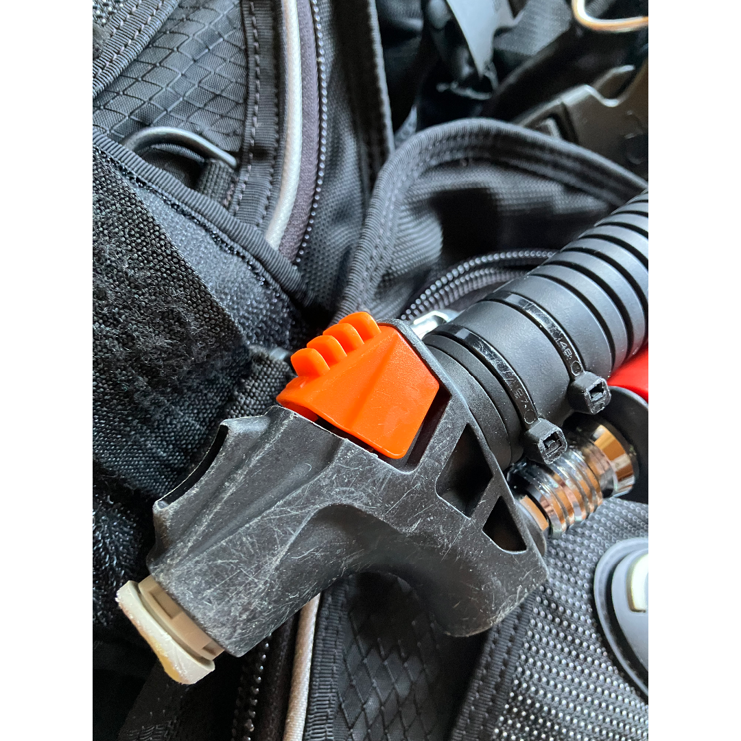 TUSA - TUSA BCジャケット Mサイズ スキューバダイビング 水中ブザー付 TUSA - TUSA BCジャケット Mサイズ スキューバダイビング 水中