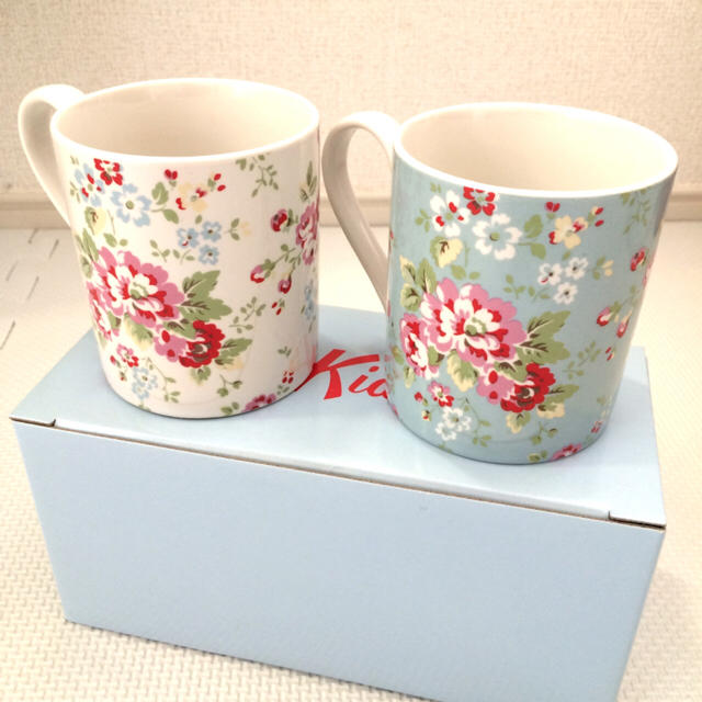 Cath Kidston(キャスキッドソン)の【新品】【未使用】Cath Kidston マグカップセット インテリア/住まい/日用品のキッチン/食器(グラス/カップ)の商品写真