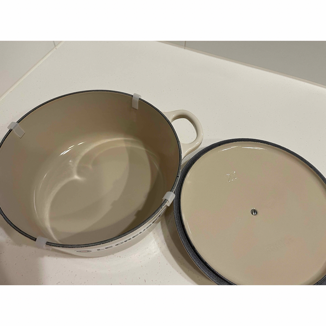 LE CREUSET - 新品ル・クルーゼ ココットロンド 22㎝ デューン LE CREUSET - 新品ル・クルーゼ ココットロンド 22㎝ デューン