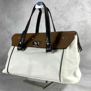 FURLA(ホワイト/白色系)のフリマアイテム一覧 FURLA(ホワイト/白色系)のフリマアイテム一覧
