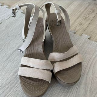 crocs(サンダル ・ ブラウン/茶色系)のフリマアイテム一覧 crocs(サンダル ・ ブラウン/茶色系)のフリマアイテム一覧