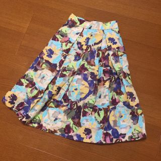 ザラ(ZARA)のZARA❤︎花柄スカート❤︎美品(ひざ丈スカート)