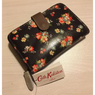 キャスキッドソン(Cath Kidston)のキャス・キッドソン 二つ折財布 黒 花柄(財布)