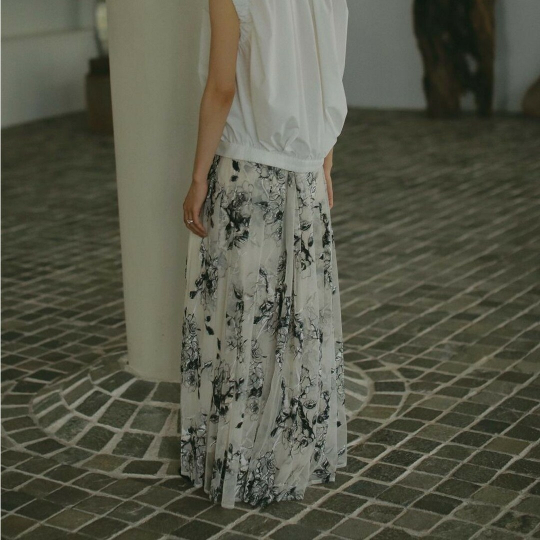 AmeriVINTAGE WILD ROSE CANVAS ART SKIRT AmeriVINTAGE WILD ROSE CANVAS ART SKIRT