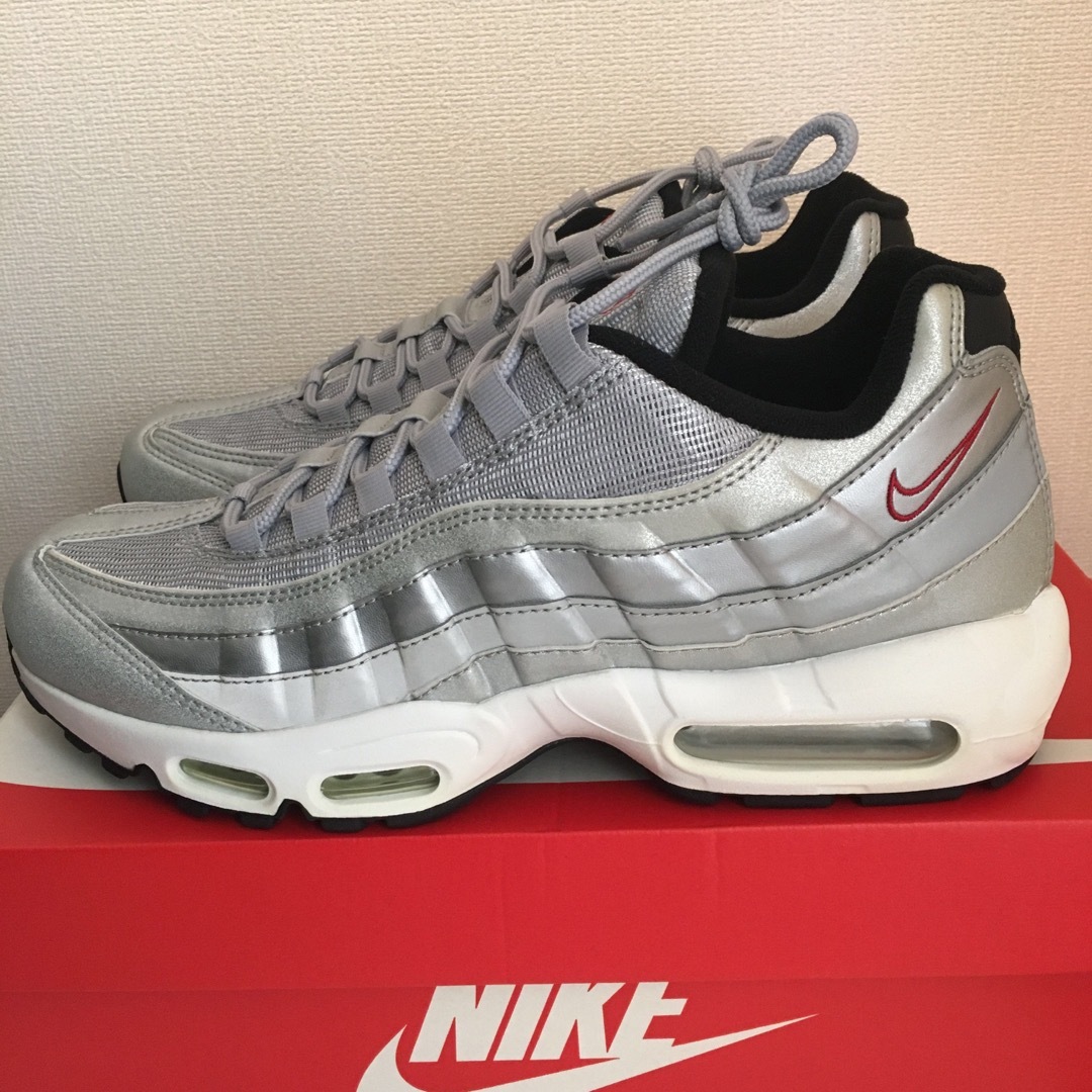 NIKE(ナイキ)の専用NIKE AIRMAX95 Premium Metallic Silver メンズの靴/シューズ(スニーカー)の商品写真