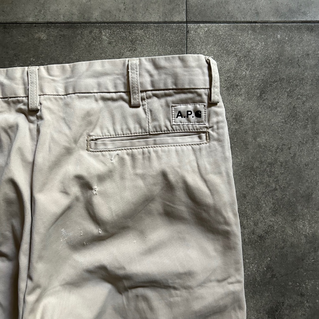 A.P.C(アーペーセー)のアーペーセー×カーハート チノパン ベージュ 31×32 メンズのパンツ(チノパン)の商品写真