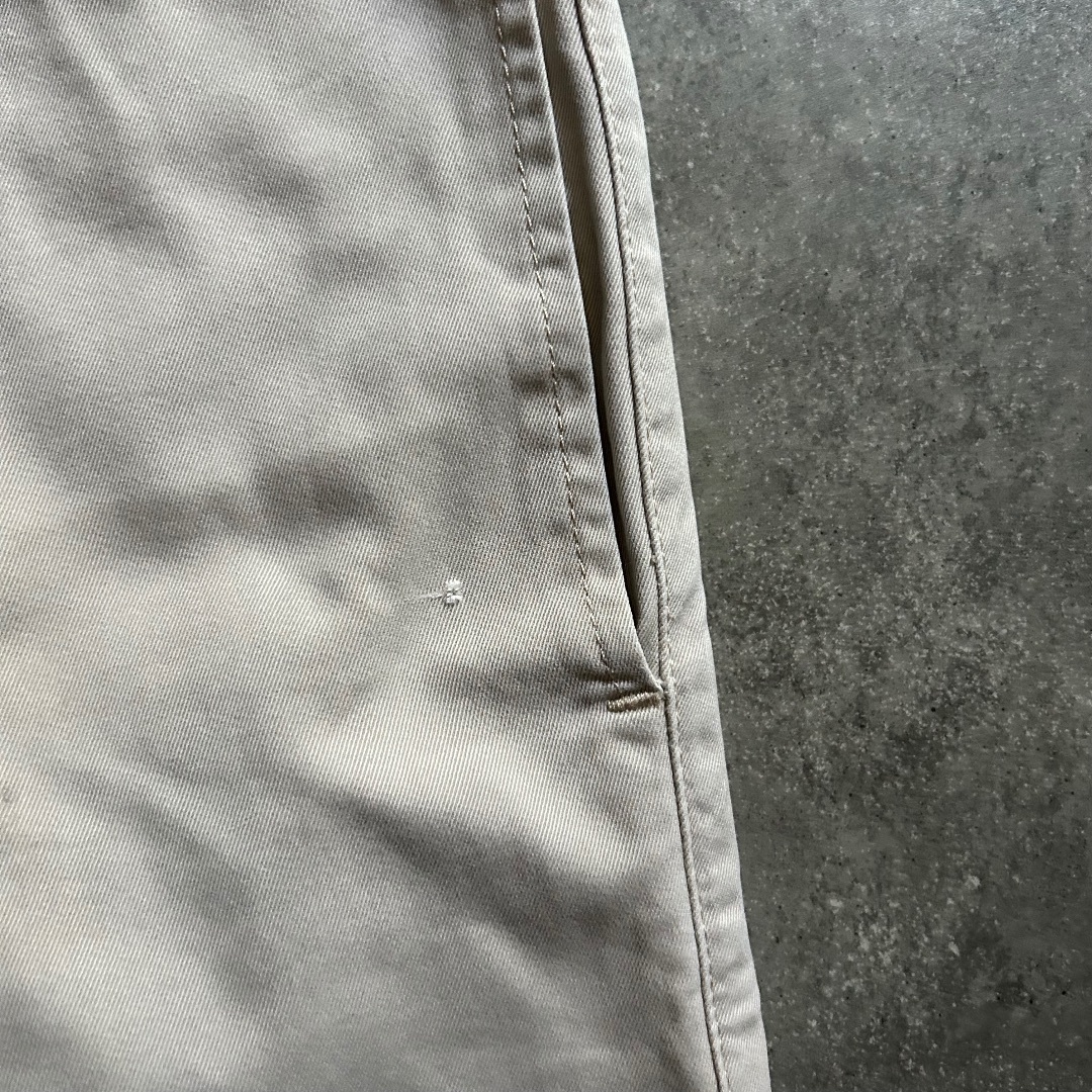 A.P.C(アーペーセー)のアーペーセー×カーハート チノパン ベージュ 31×32 メンズのパンツ(チノパン)の商品写真