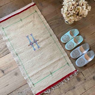 モロッコ産ラグハンドメイド158cm*96cm 汚れた モロッコ産ラグハンドメイド158cm*96cm 汚れた