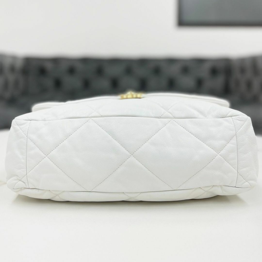 CHANEL - 美品☆ シャネル19 マトラッセ ショルダーバッグ 2way CHANEL - 美品☆ シャネル19 マトラッセ ショルダーバッグ 2way