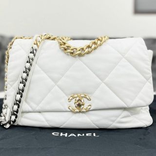 CHANEL - 美品☆ シャネル19 マトラッセ ショルダーバッグ 2way CHANEL - 美品☆ シャネル19 マトラッセ ショルダーバッグ 2way