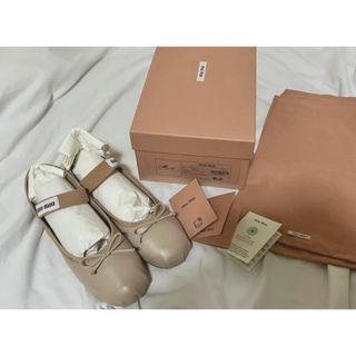 MIU MIU - ミュウミュウ サテン メリージェーン バレリーナの MIU MIU - ミュウミュウ サテン メリージェーン バレリーナの