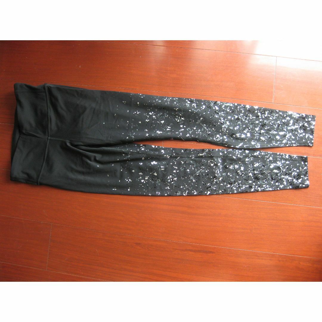 レア】☆美品☆ルルレモン 黒×シルバーラメ レギンス パンツ レア】☆美品☆ルルレモン 黒×シルバーラメ レギンス パンツ