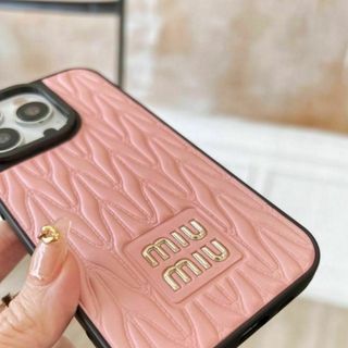 MIUMIU 格好よい ミュウミュウ 人気 バレッタ 韓国 アイドル使用 MIUMIU 格好よい ミュウミュウ 人気 バレッタ 韓国 アイドル使用