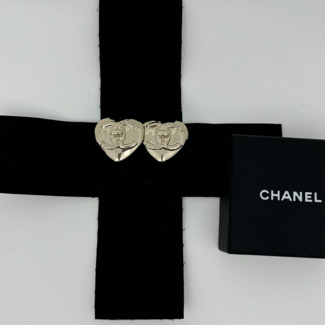 CHANEL - シャネル 22B ゴールド ハート CC ターンロック ピアス CHANEL - シャネル 22B ゴールド ハート CC ターンロック ピアス