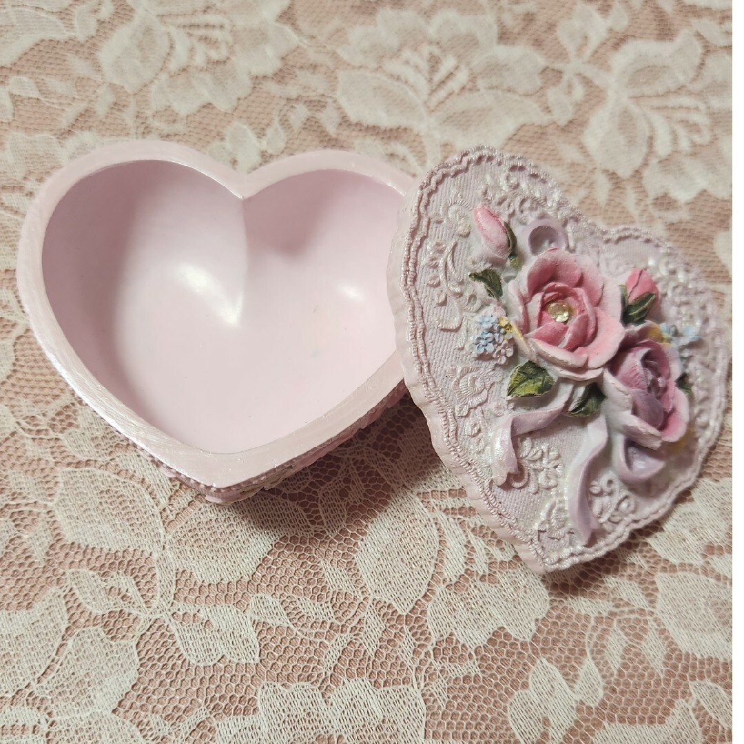 ピンク 薔薇 ケース 小物入れ 小物入れケース 陶器の通販 by ピンク 薔薇 ケース 小物入れ 小物入れケース 陶器の通販 by