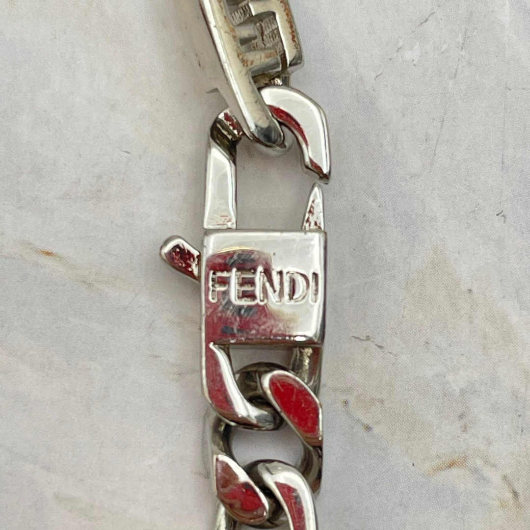 FENDI - FENDI フェンディ ロゴ ブレスレットの通販 by GOLD CAT FENDI - FENDI フェンディ ロゴ ブレスレットの通販 by GOLD CAT