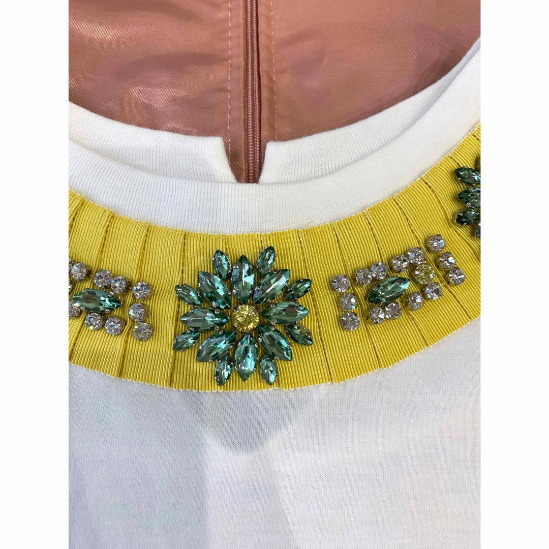 MIU MIU - ミュウミュウMiumiuのラインストーン付きTシャツの MIU MIU - ミュウミュウMiumiuのラインストーン付きTシャツの