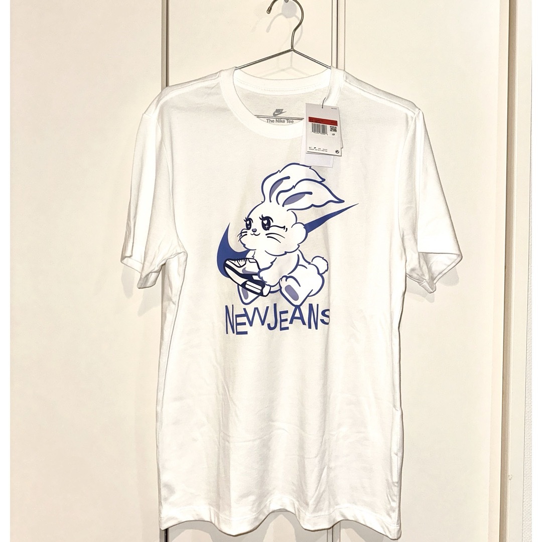 NIKE - 【L】NewJeans NIKE Tシャツ 韓国限定の通販 by dig room NIKE - 【L】NewJeans NIKE Tシャツ 韓国限定の通販 by dig room