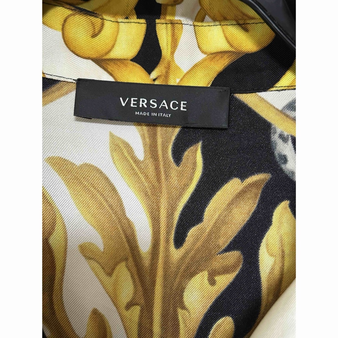 VERSACE - 【大人の色気】ゴージャスVERSACE!バロック柄シルク VERSACE - 【大人の色気】ゴージャスVERSACE!バロック柄シルク