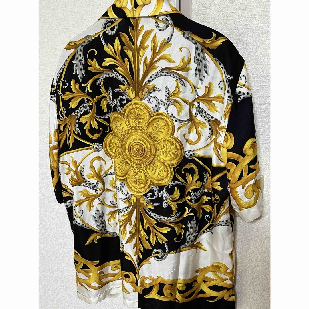 VERSACE - 【大人の色気】ゴージャスVERSACE!バロック柄シルク VERSACE - 【大人の色気】ゴージャスVERSACE!バロック柄シルク