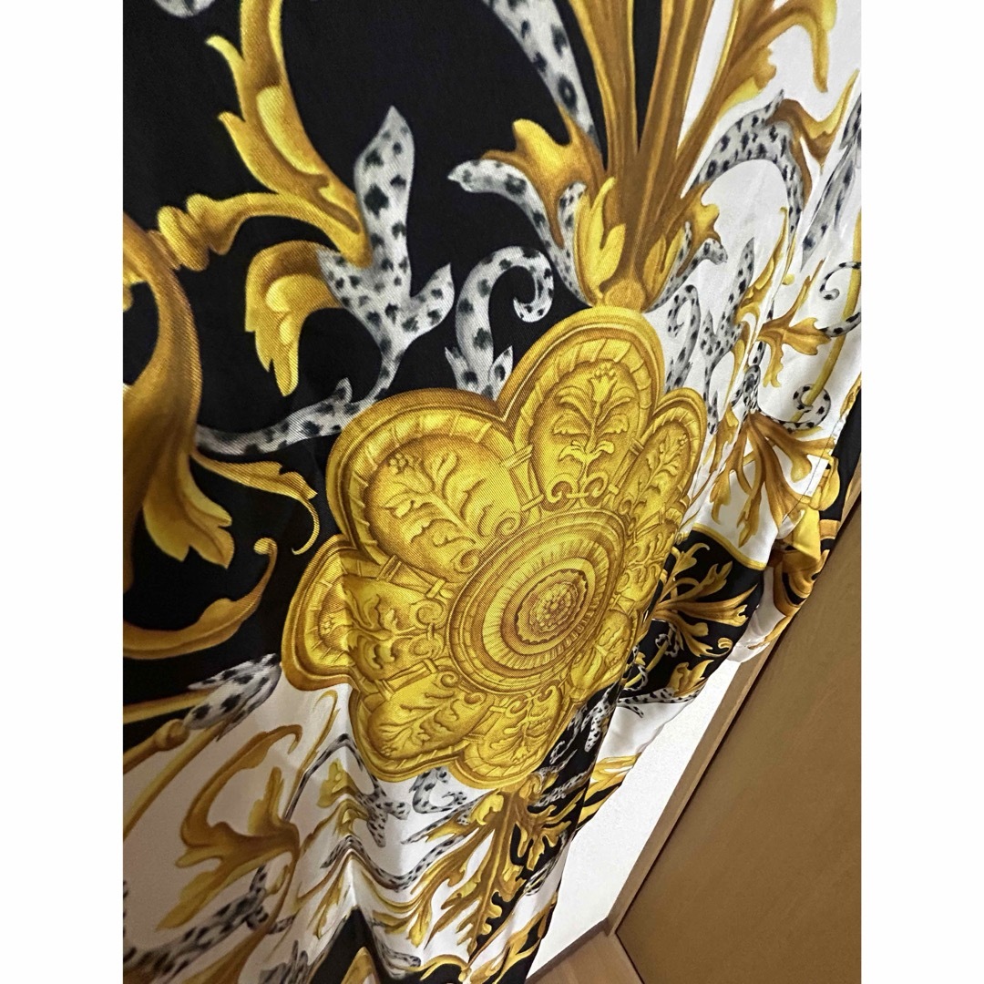 VERSACE - 【大人の色気】ゴージャスVERSACE!バロック柄シルク VERSACE - 【大人の色気】ゴージャスVERSACE!バロック柄シルク