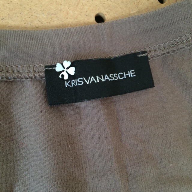 KRIS VAN ASSCHE(クリスヴァンアッシュ)の美品 正規品 クリスヴァンアッシュ Tシャツ メンズＳ ブランド Vネック 夏服 メンズのトップス(Tシャツ/カットソー(半袖/袖なし))の商品写真