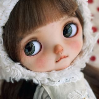 カスタムブライス 海外作家様 かわいい 幼い 妹 優しい白猫ちゃん 下唇を噛む(人形)