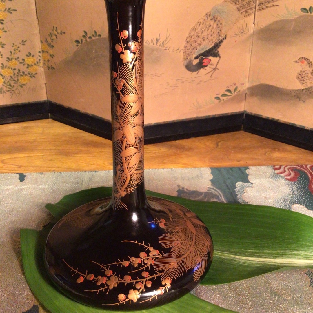 A860 木製輪島塗 茶道具 呂色漆 錫縁 松竹梅蒔絵 高月 (合箱付) A860 木製輪島塗 茶道具 呂色漆 錫縁 松竹梅蒔絵 高月 (合箱付)