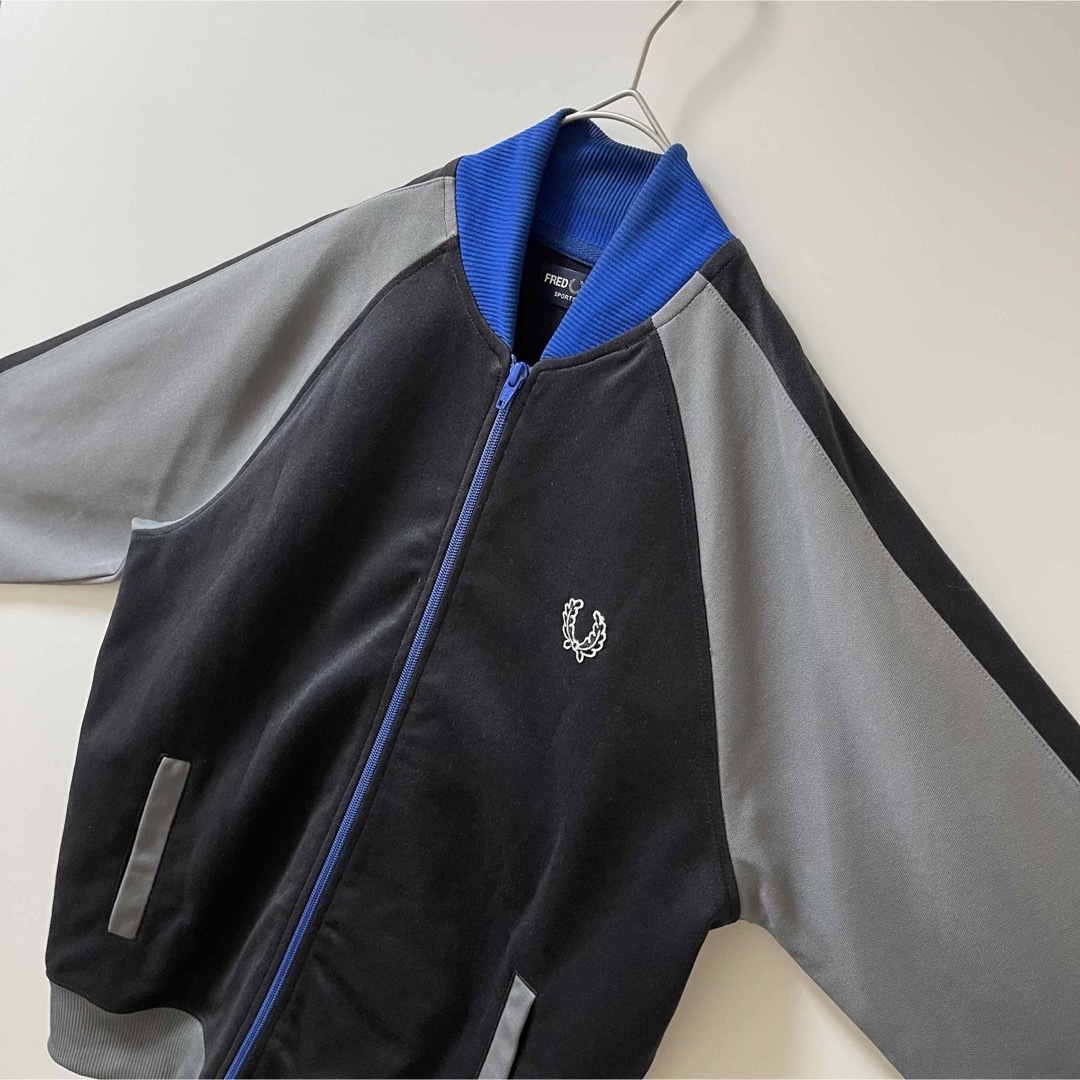 FRED PERRY - 美品】フレッドペリー刺繍トラックジャケット古着 FRED PERRY - 美品】フレッドペリー刺繍トラックジャケット古着