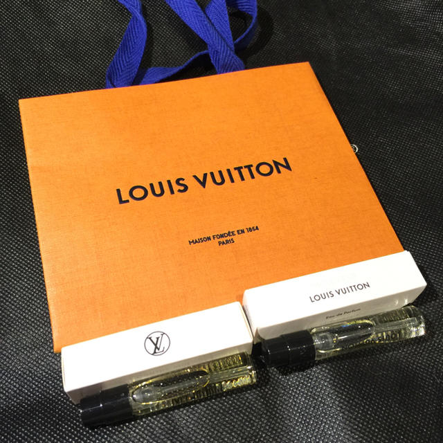 LOUIS VUITTON(ルイヴィトン)の日本入手困難LOUIS VUITTON 香水 フレグランス 二本セット コスメ/美容の香水(香水(女性用))の商品写真