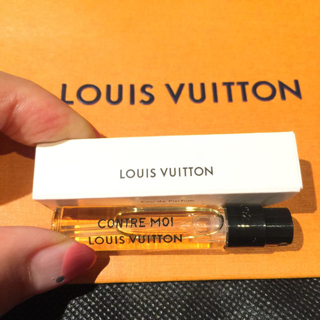 LOUIS VUITTON(ルイヴィトン)の日本入手困難LOUIS VUITTON 香水 フレグランス 二本セット コスメ/美容の香水(香水(女性用))の商品写真