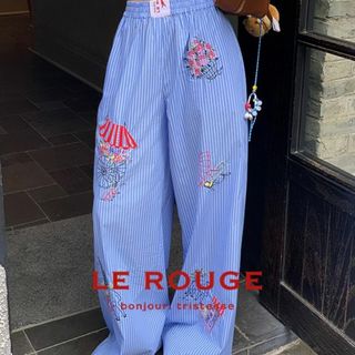 エディットフォールル(EDIT.FOR LULU)のle rouge 刺繍 ストライプ ワイド ロング パンツ ライトブルー (カジュアルパンツ)