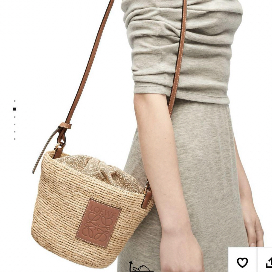 LOEWE ロエベ ラフィアショルダーバッグ ダイスチャーム付 かご LOEWE ロエベ ラフィアショルダーバッグ ダイスチャーム付 かご