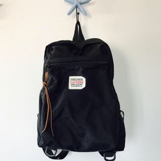 FREDRIK PACKERS MISSION PACK バックパック黒(リュック/バックパック)