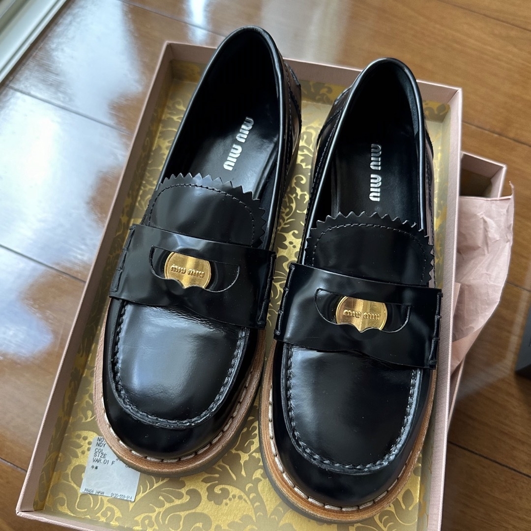 MIU MIU - miumiuローファーの通販 by R's shop|ミュウミュウ MIU MIU - miumiuローファーの通販 by R's shop|ミュウミュウ