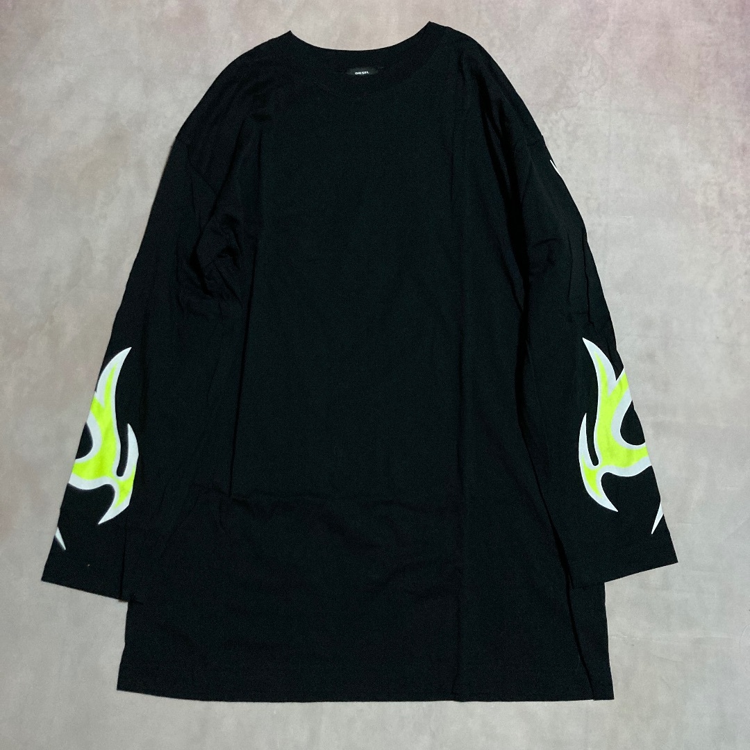 DIESEL - DIESEL リラックスフィットグラフィックロングTシャツ DIESEL - DIESEL リラックスフィットグラフィックロングTシャツ