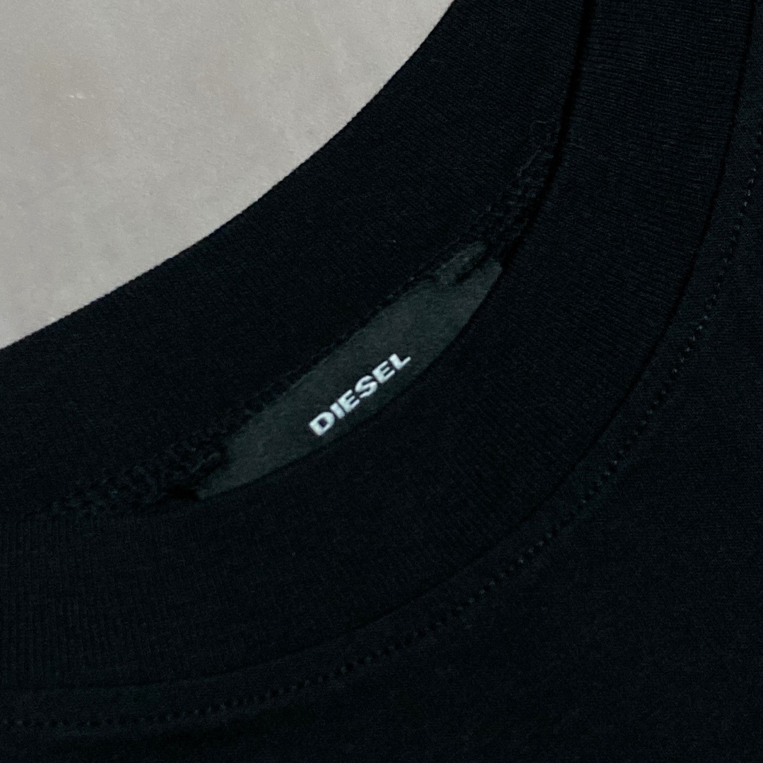 DIESEL - DIESEL リラックスフィットグラフィックロングTシャツ DIESEL - DIESEL リラックスフィットグラフィックロングTシャツ
