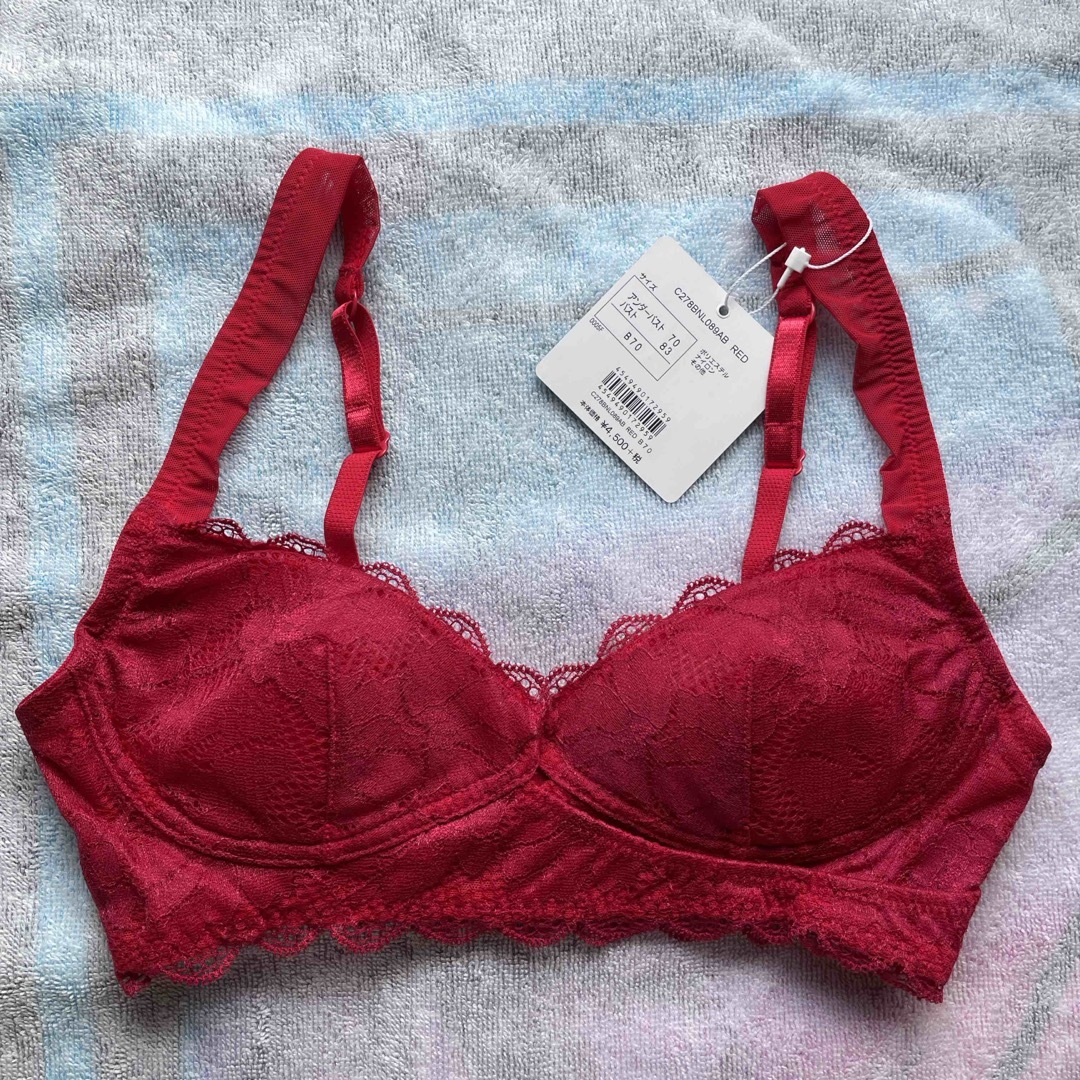 Chut! INTIMATES(シュットインティメイツ)のchut INTIMATES ブラショーツ赤 レディースの下着/アンダーウェア(ブラ&ショーツセット)の商品写真