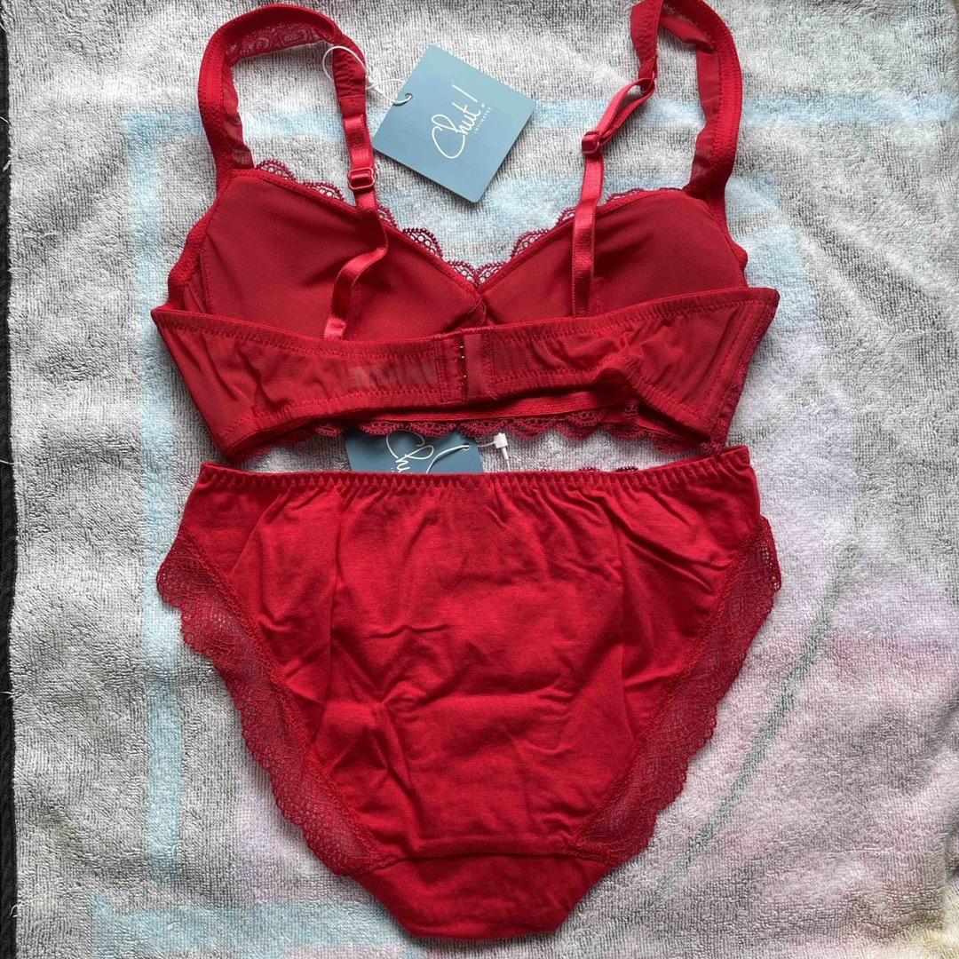 Chut! INTIMATES(シュットインティメイツ)のchut INTIMATES ブラショーツ赤 レディースの下着/アンダーウェア(ブラ&ショーツセット)の商品写真