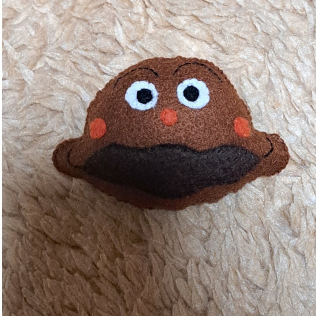アンパンマン(アンパンマン)のカレーパンマンのマスコット(アンパンマンキャラ) ハンドメイドのおもちゃ(その他)の商品写真