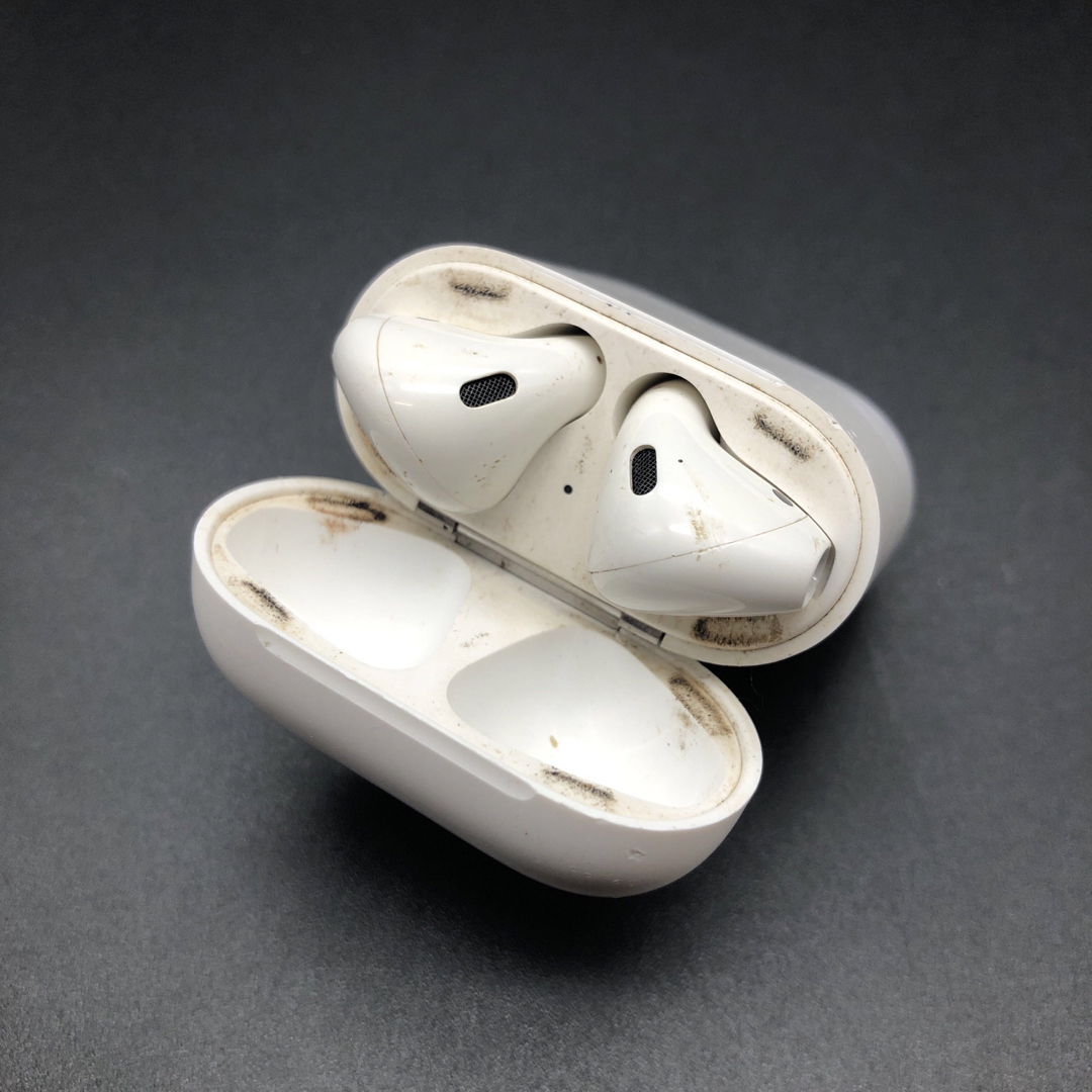 Apple - 即決 正規品 Apple アップル AirPods ワイヤレスイヤホン 第二世代の通販 by me/chio's shop|アップル ならラクマ Apple - 即決 正規品 Apple アップル AirPods ワイヤレスイヤホン 第二世代の通販 by me/chio's shop|アップル ならラクマ