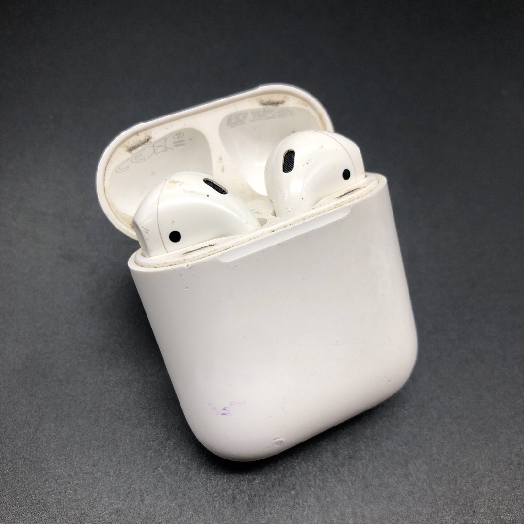 Apple - 即決 正規品 Apple アップル AirPods ワイヤレスイヤホン 第二世代の通販 by me/chio's shop|アップル ならラクマ Apple - 即決 正規品 Apple アップル AirPods ワイヤレスイヤホン 第二世代の通販 by me/chio's shop|アップル ならラクマ