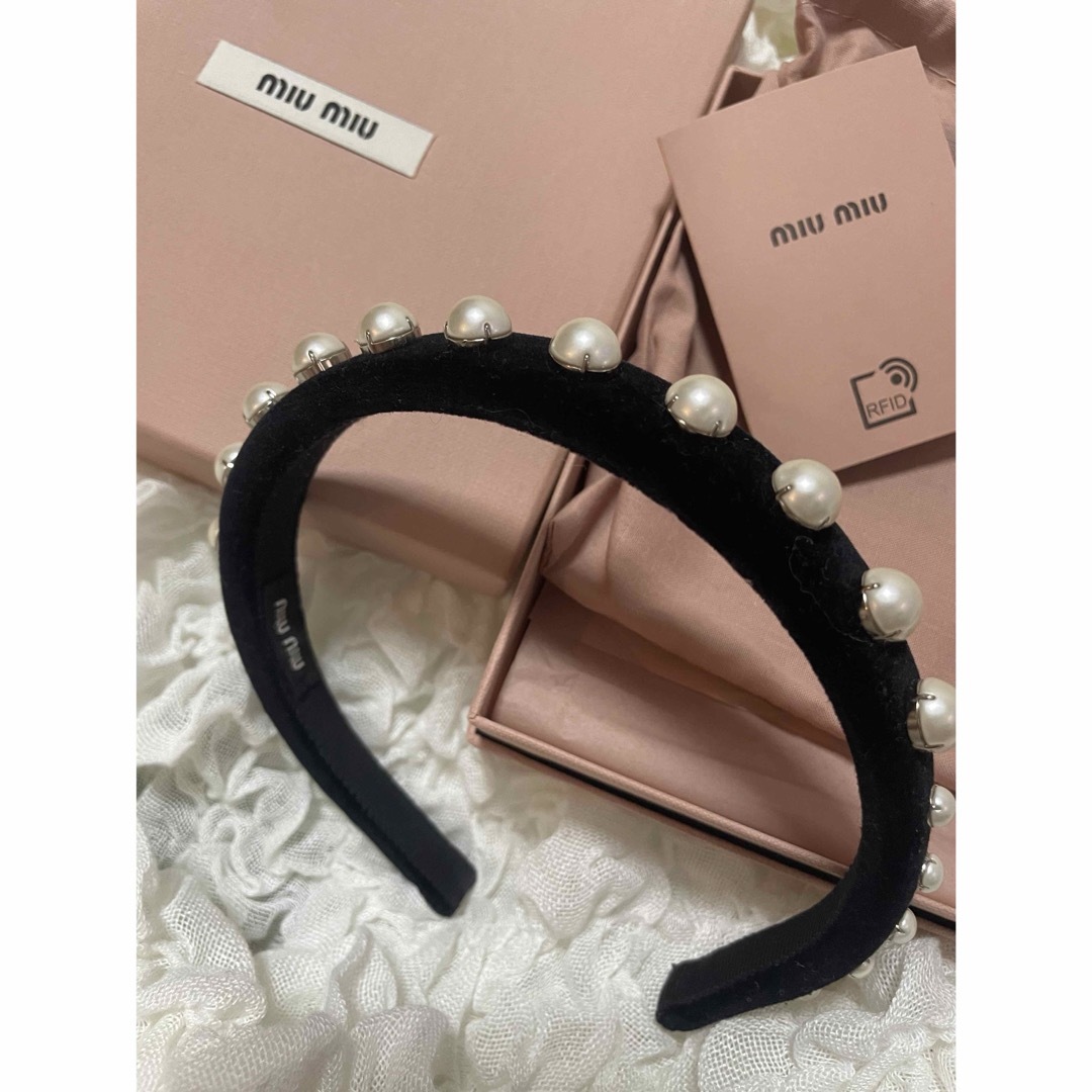 miumiu ミュウミュウ パール ベロア カチューシャ ヘアアクセサリー miumiu ミュウミュウ パール ベロア カチューシャ ヘアアクセサリー