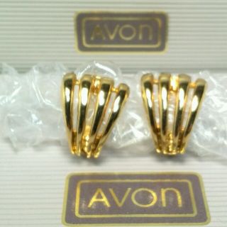 エイボン(AVON)の681.AVON ミニイヤリング新品同様(イヤリング)