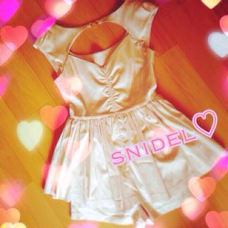 スナイデル(SNIDEL)のsnidel♡サテンペプラムロンパース(ミニワンピース)