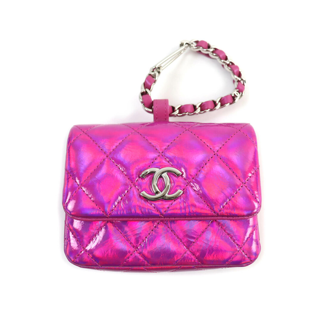CHANEL - 極美品★CHANEL シャネル イヤーズギフト 2023 ココマーク金具付 マトラッセ エナメル ポーチ ネオンピンク 保存袋付き イタリア製 レディース
